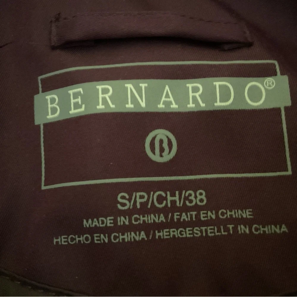 Bernardo Grape Full Zip Front Pockets Long Sleeve Lightweight Jacket. Size S